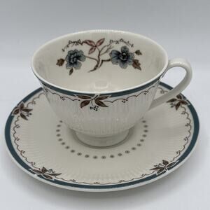 ROYAL DOULTON OLD COLONY TEACUP AND SAUCER SET OF 4